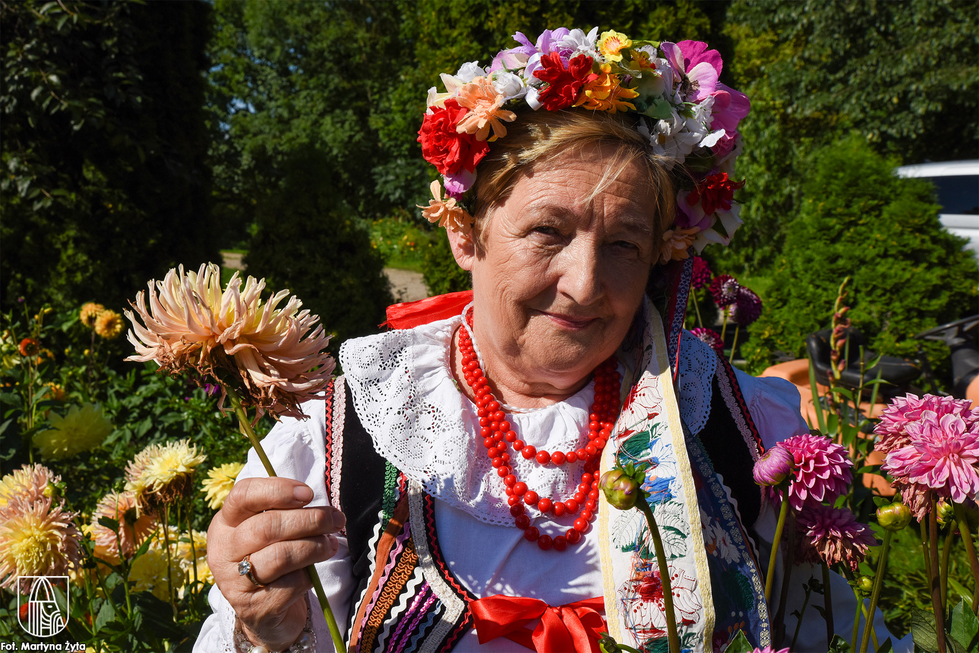 Starościna Maria Łozowska wśród kwiatów